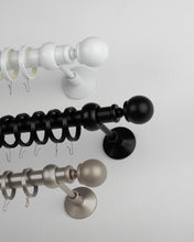 Görseli Galeri görüntüleyiciye yükleyin, Aura 25 mm Alüminyum Perde Rustiği Seti (Siyah/Beyaz/Mat Krom)