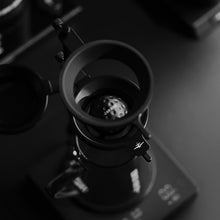Görseli Galeri görüntüleyiciye yükleyin, MHW-3BOMBER Smooth Pour-Over Soğutucu Top Standı — Siyah — resmi üretici görseli