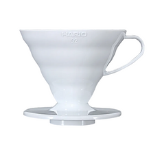 Görseli Galeri görüntüleyiciye yükleyin, Hario V60 02 beyaz plastik dripper