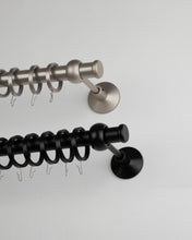 Görseli Galeri görüntüleyiciye yükleyin, Tapon 25 mm Alüminyum Perde Rustiği Seti (Siyah/Mat Krom)