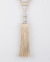 Görseli Galeri görüntüleyiciye yükleyin, İris Perde Bağlama Aksesuarı - Ventana Concept