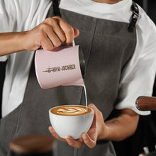 Görseli Galeri görüntüleyiciye yükleyin, MHW-3BOMBER Latte Art 5.0 Süt Potu — Pembe — resmi üretici görseli
