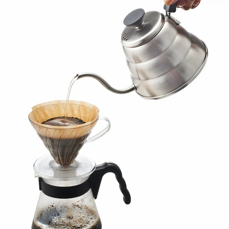 Hario Buono kettle ile cam dripper’a kontrollü su dökülmesi