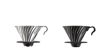 Görseli Galeri görüntüleyiciye yükleyin, Hario V60 metal dripperın Gümüş ve Mat Siyah seçenekleri
