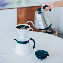 Görseli Galeri görüntüleyiciye yükleyin, Hario V60 02 beyaz plastik dripper
