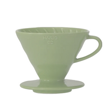 Görseli Galeri görüntüleyiciye yükleyin, Hario V60 02 Renkli Seramik Dripper — Duman Yeşili
